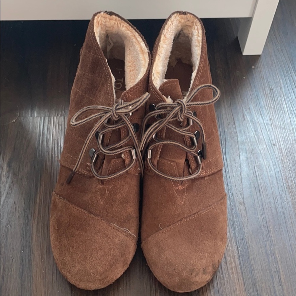 Toms brown wedges